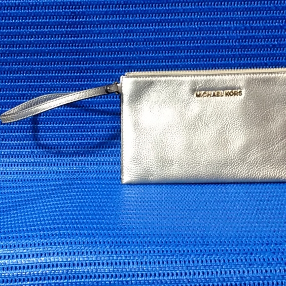 Michael Kors - Picture 2 of 6